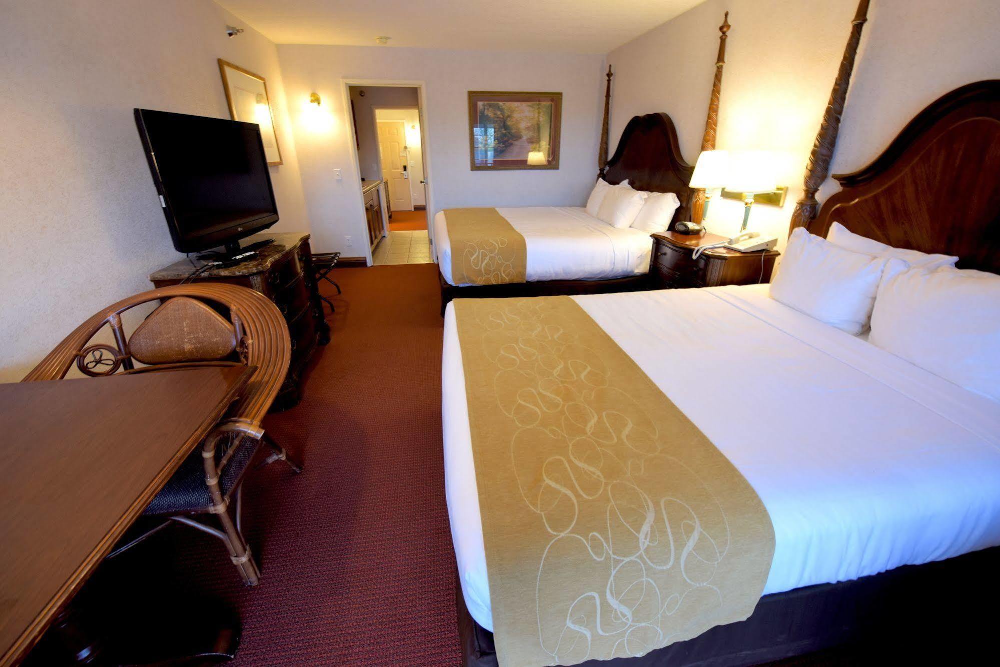 Crown Choice Inn & Suites Lakeview And Waterpark Mackinaw City Kültér fotó