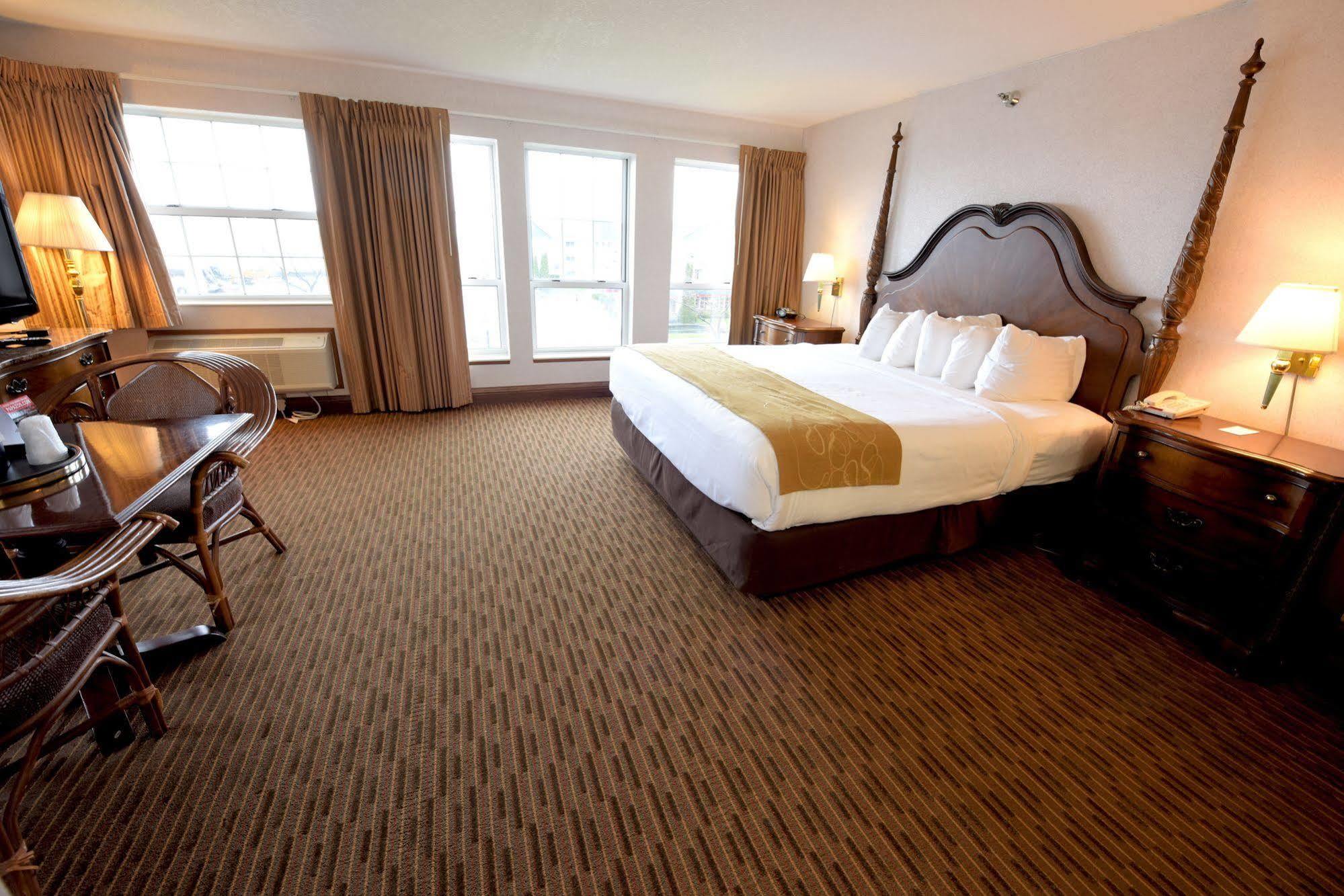 Crown Choice Inn & Suites Lakeview And Waterpark Mackinaw City Kültér fotó